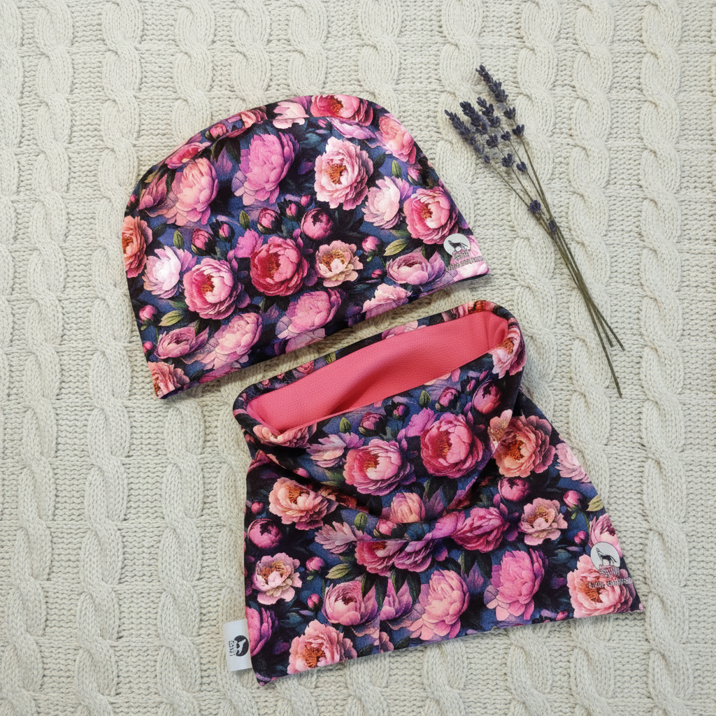 Lillelise komplekti pilt kootud taustal lavendliga